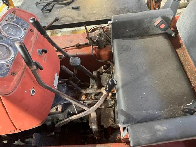 TRATOR DE RASTOS AGRÍCOLA