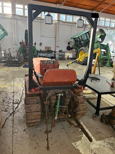 TRATOR DE RASTOS AGRÍCOLA